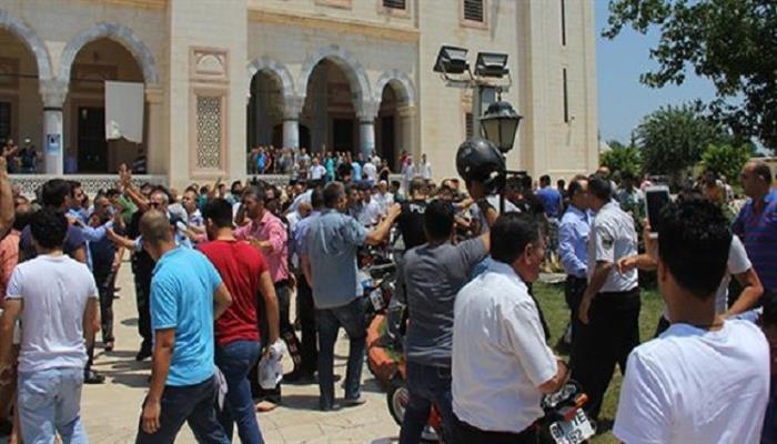 مصلون أتراك يحبطون عملية انتحارية في جامع